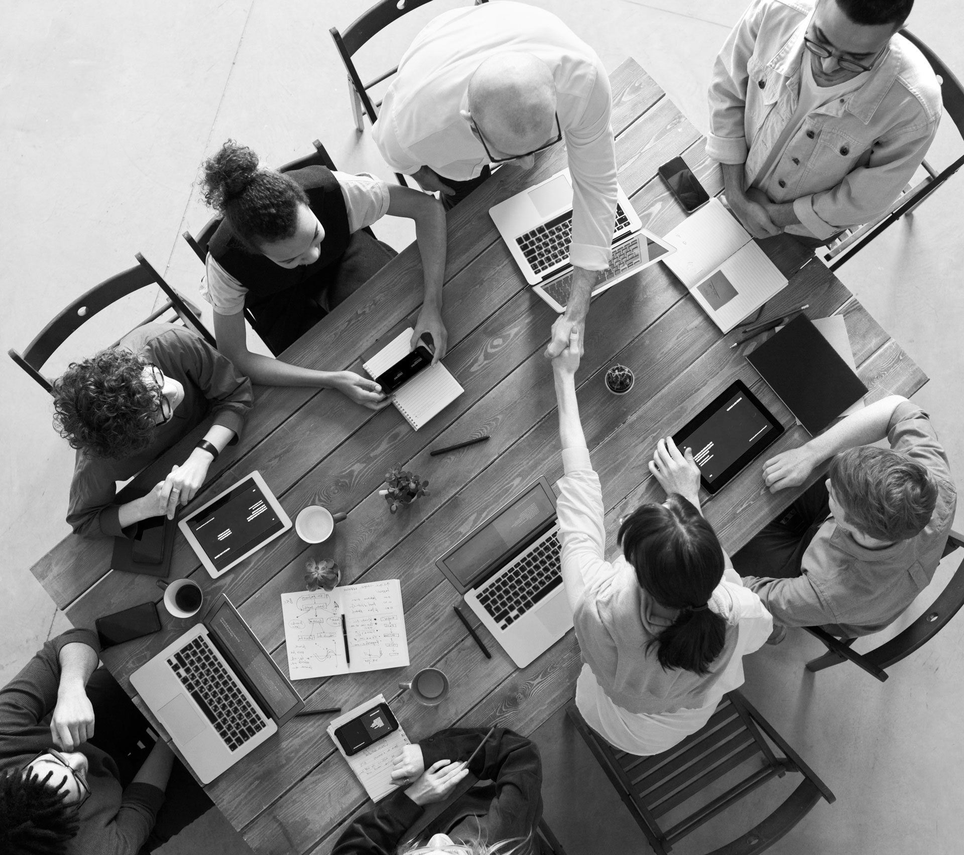 A multi-strategy approach, across combined key global macro themes and algorithmic strategy applications.